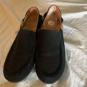 Yellow box Black Flats